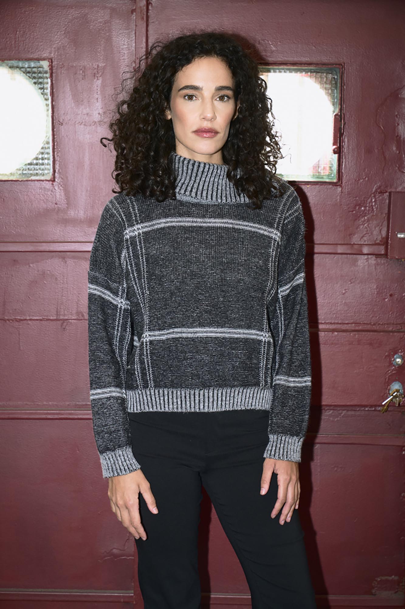 POLERA CONEJO NEGRO CON GRIS